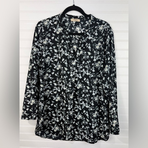 Tops - Timeson womens Floral Black & White business casual dressy Blouse tunic. Size XL